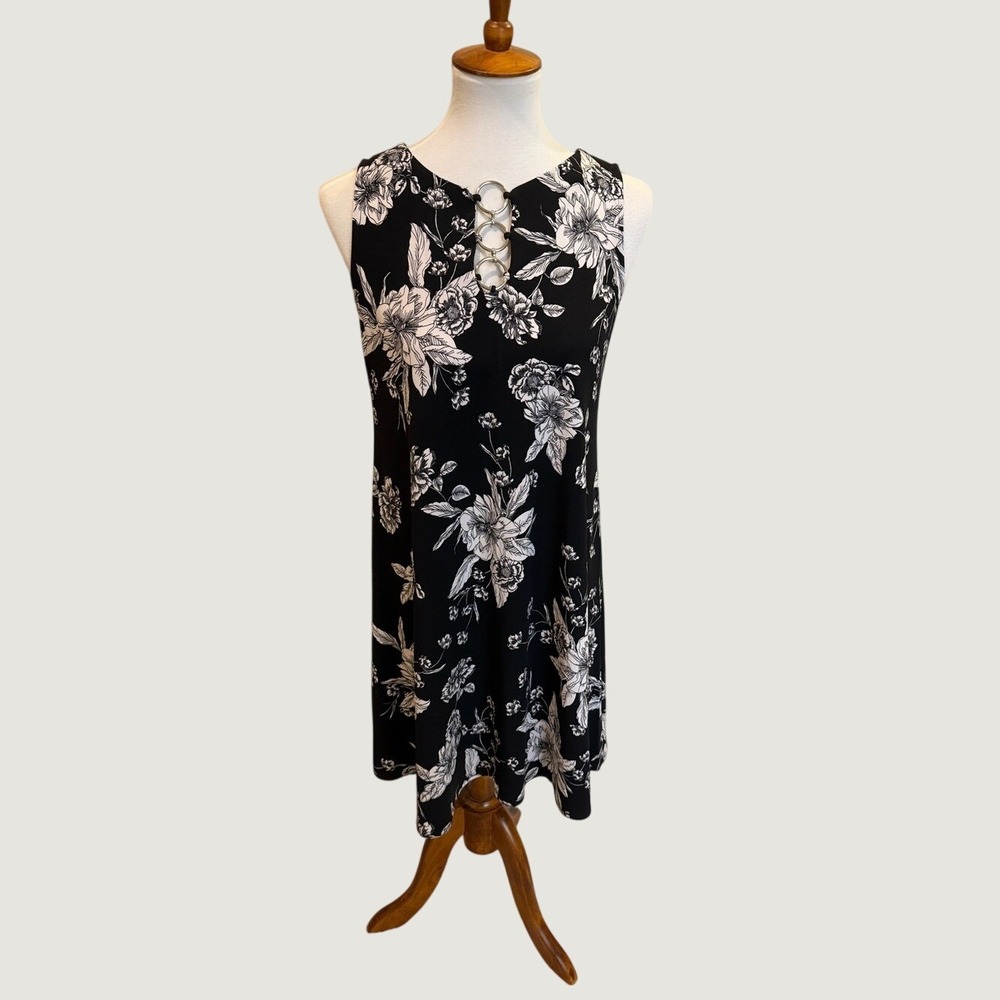 MSK Black and White Floral Dress with Front Ring Accent